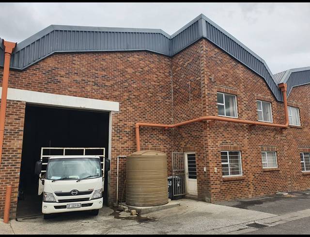 327M² FACTORY RENTED IN SAXENBURG PARK 2